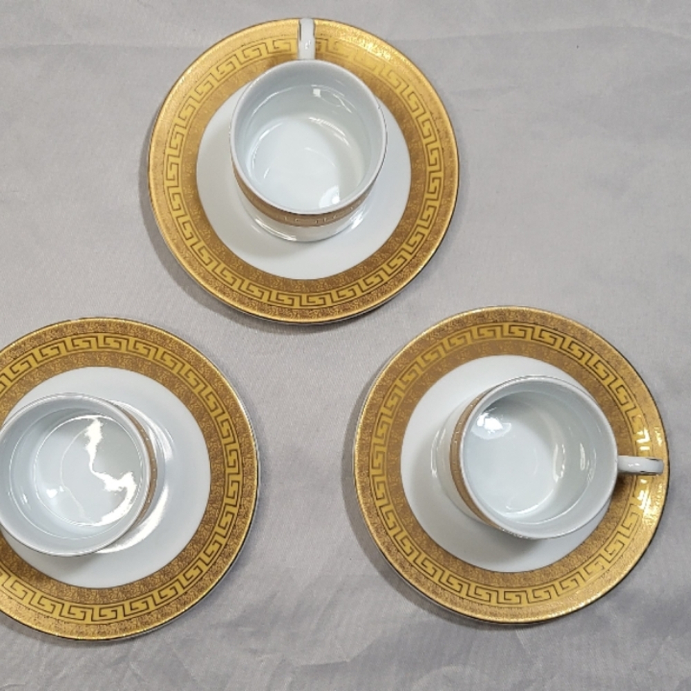 Elegant Gold and White Vintage Casati Tea Cup Set